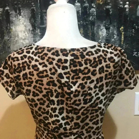 Ann Taylor Animal Print Short Sleeved Figure Flattering Waist Tie Front Top-S - Picture 7 of 8